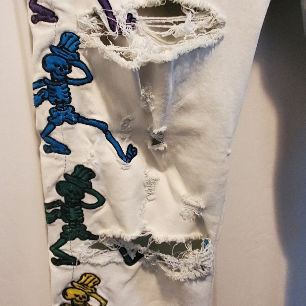 Colorful Embroidered Ripped Jeans - Picture 10 of 16